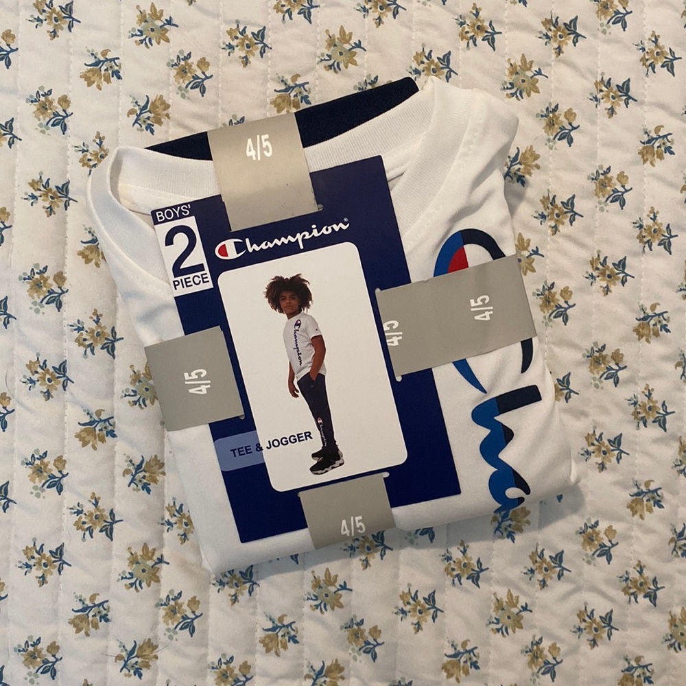 NWT champion tee & jogger set size 4/5